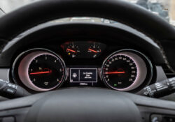 tableau de bord sur Peugeot 208