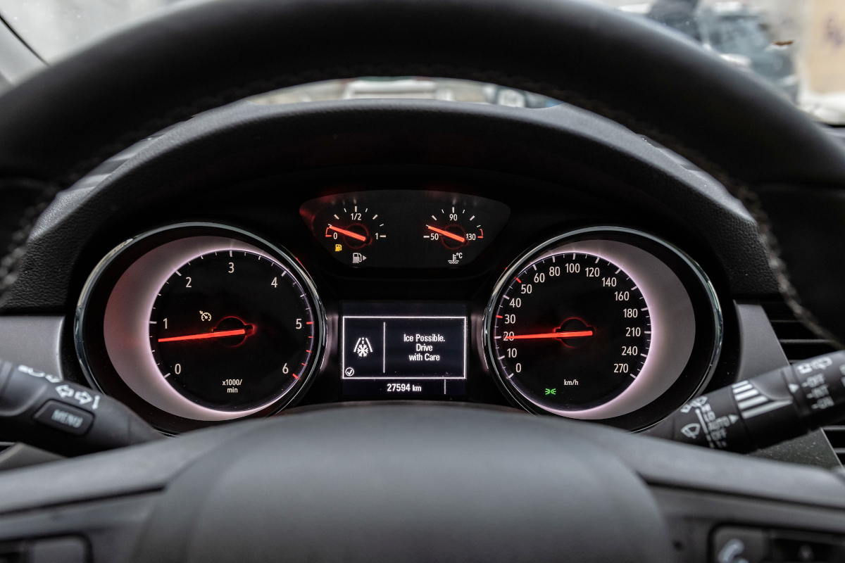 tableau de bord sur Peugeot 208